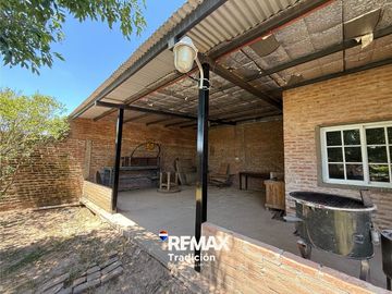 Casa 3 dorm en Venta en Av Coronel Falcon.
