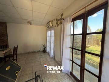 Casa 3 dorm en Venta en Av Coronel Falcon.