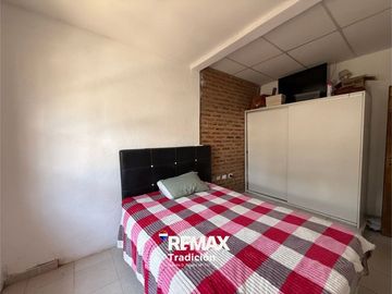 Casa 3 dorm en Venta en Av Coronel Falcon.