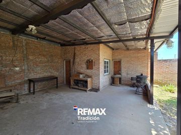 Casa 3 dorm en Venta en Av Coronel Falcon.