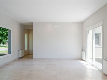 CASA EN ALQUILER 4 AMBIENTES EN FINCAS SPORTING