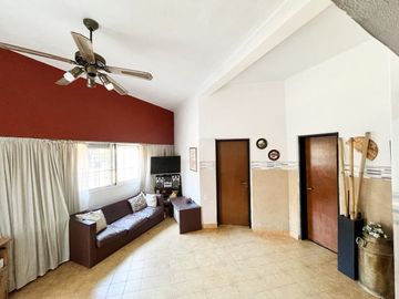 VENTA CASA 4 AMB C/ESCRITORIO TERRAZA LOTE PROPIO