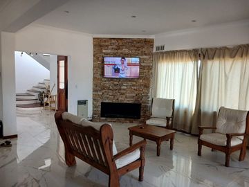 CASA DE 7 AMB.A ESTRENAR EN S,A,DE ARECO