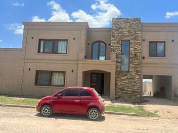 CASA DE 7 AMB.A ESTRENAR EN S,A,DE ARECO