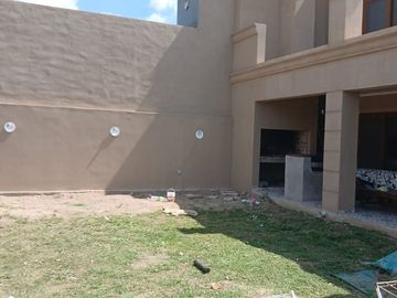 CASA DE 7 AMB.A ESTRENAR EN S,A,DE ARECO