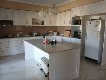 CASA DE 7 AMB.A ESTRENAR EN S,A,DE ARECO
