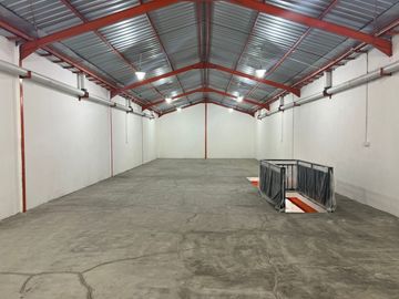 Gudang lokasi strategis daerah Merr
