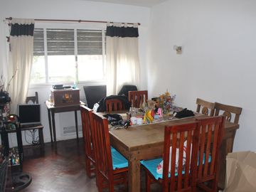 Departamento 3 Ambientes con Baulera – Luminoso Contrafrente en Flores