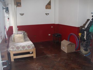 Departamento 3 Ambientes con Baulera – Luminoso Contrafrente en Flores