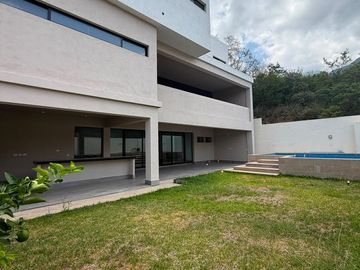 Casa en Sierra Alta 9o Sector