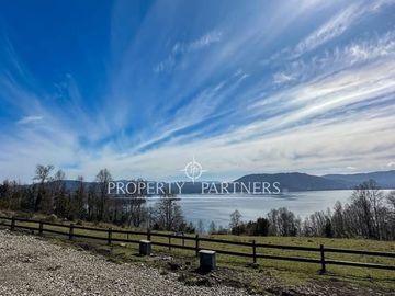 Parcela con Impresionante Vista  Lago Calafquén y Volcán Villarrica.