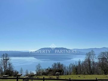Parcela con Impresionante Vista  Lago Calafquén y Volcán Villarrica.