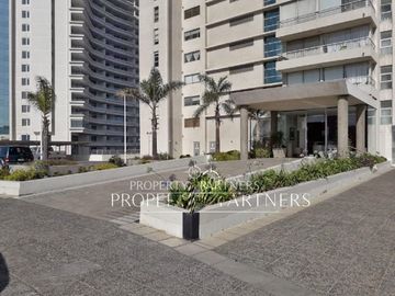 En exclusiva departamento con espectacular terraza con hermosa vista al mar