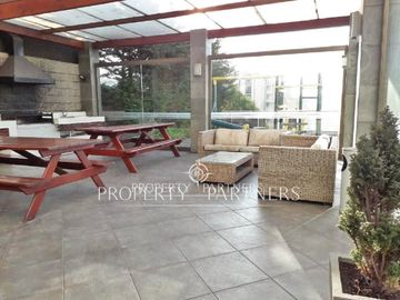 En exclusiva departamento con espectacular terraza con hermosa vista al mar