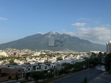 Local Comercial en Ave Fundadores, Monterrey NL