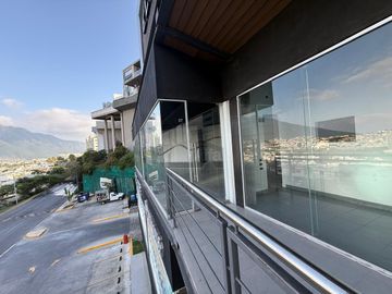 Local Comercial en Ave Fundadores, Monterrey NL