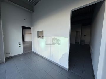 Local Comercial en Ave Fundadores, Monterrey NL