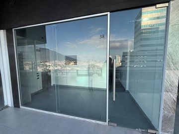 Local Comercial en Ave Fundadores, Monterrey NL
