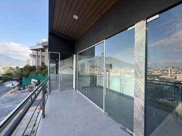 Local Comercial en Ave Fundadores, Monterrey NL