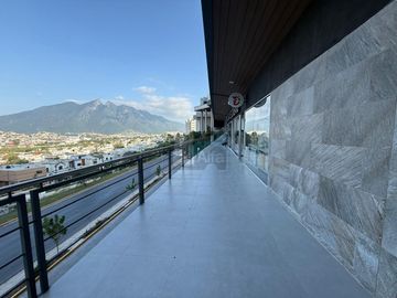 Local Comercial en Ave Fundadores, Monterrey NL