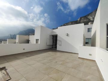 Casa en Renta en Privada Montejo, Santa Catarina Nuevo León