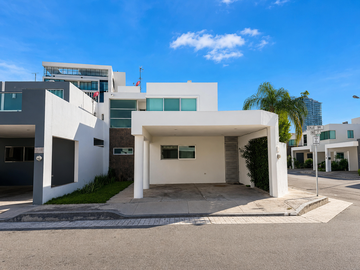 Casa en venta en Privada en Altabrisa, San Remo