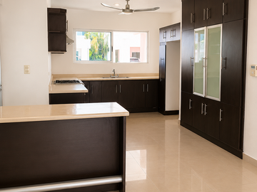 Casa en venta en Privada en Altabrisa, San Remo