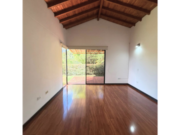 CASA EN RENTA EN EL RETIRO , CERCA LA CASCO URBANO