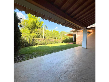 CASA EN RENTA EN EL RETIRO , CERCA LA CASCO URBANO