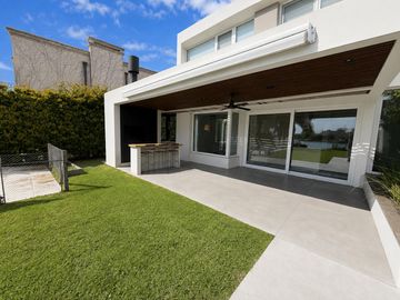 Casa en Venta a la Laguna en Sector Isla - San Francisco