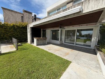 Casa en Venta a la Laguna en Sector Isla - San Francisco