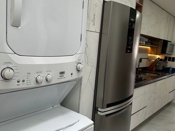 Casa en venta Jardines de San José, 4 recámaras remodelada, 3 Niveles