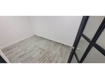 Se Alquila local en Marbella L.T