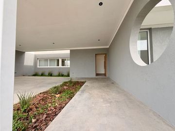 Moderna Casa 4 Ambientes en La Concepción, Luján| Acepta Permuta