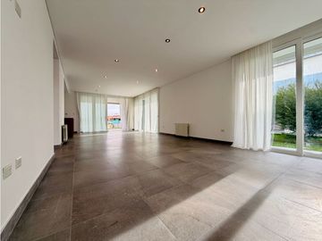 Moderna Casa 4 Ambientes en La Concepción, Luján| Acepta Permuta