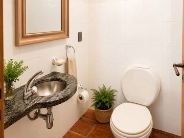 CASA  EN VENTA 4 HABITACIONES VISTALBA LUJAN