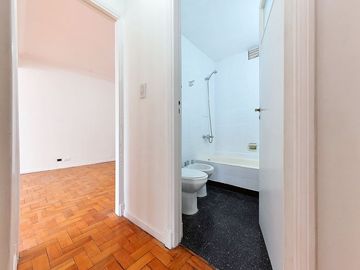 VENTA DEPTO FLORES CON RENTA 3 AMB  CON BALCÓN