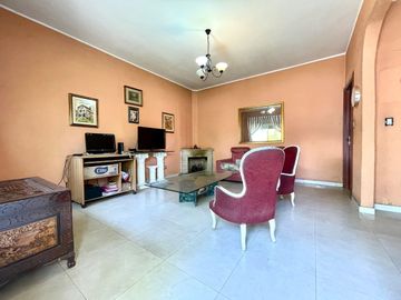 VENTA CASA 3 AMBIENTES COCHERA VERSALLES