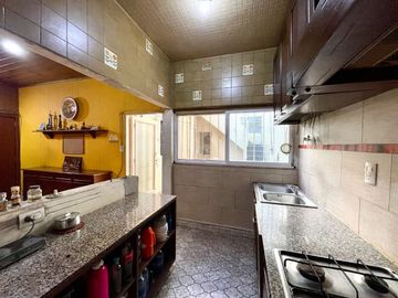 VENTA CASA 3 AMBIENTES COCHERA VERSALLES