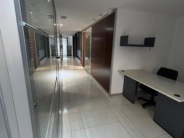 Oficina PREMIUM-Venta-2 Cocheras, Impecable-Centro