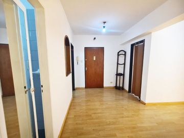 VENTA DE AMPLIO DOS AMBIENTES EN EL BARRIO DE ONCE