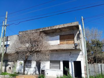 CASA MAS DOS DEPTOS EN VENTA  ISIDRO CASANOVA