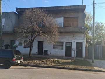CASA MAS DOS DEPTOS EN VENTA  ISIDRO CASANOVA
