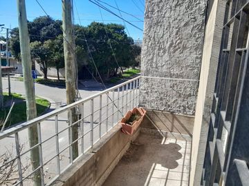 CASA MAS DOS DEPTOS EN VENTA  ISIDRO CASANOVA