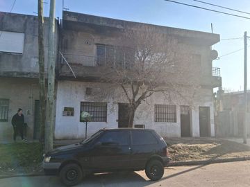 CASA MAS DOS DEPTOS EN VENTA  ISIDRO CASANOVA