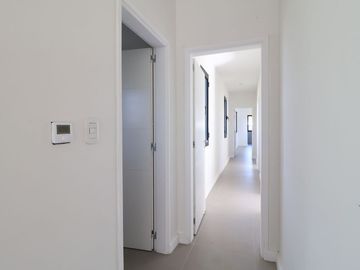CASA EN VENTA 4 AMB FINANCIACION -LA ELINA LUJAN