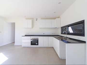CASA EN VENTA 4 AMB FINANCIACION -LA ELINA LUJAN