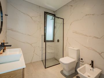 VENTA DE CASA EN COSTAS - PUERTOS DEL LAGO