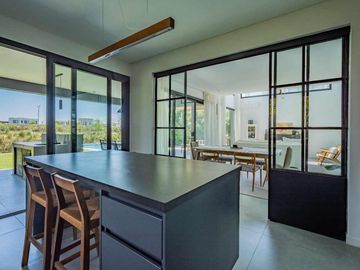 VENTA DE CASA EN COSTAS - PUERTOS DEL LAGO