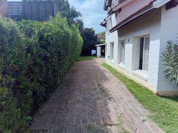 VENTA CASA MAPUCHE 8 AMB SOBRE TERRENO DE 650 MTS